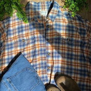 🍂American Eagle Cropped Plaid Button Up🍂